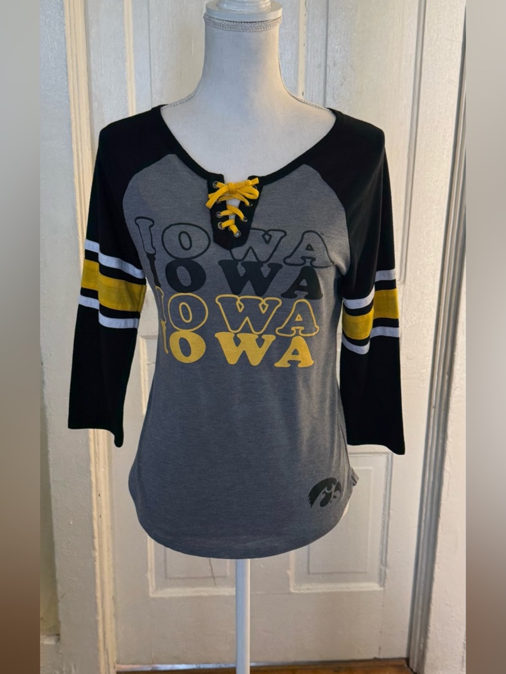 Colosseum Iowa Hawkeyes Women’s 3/4 Lace-Up Game-Day Raglan Tee